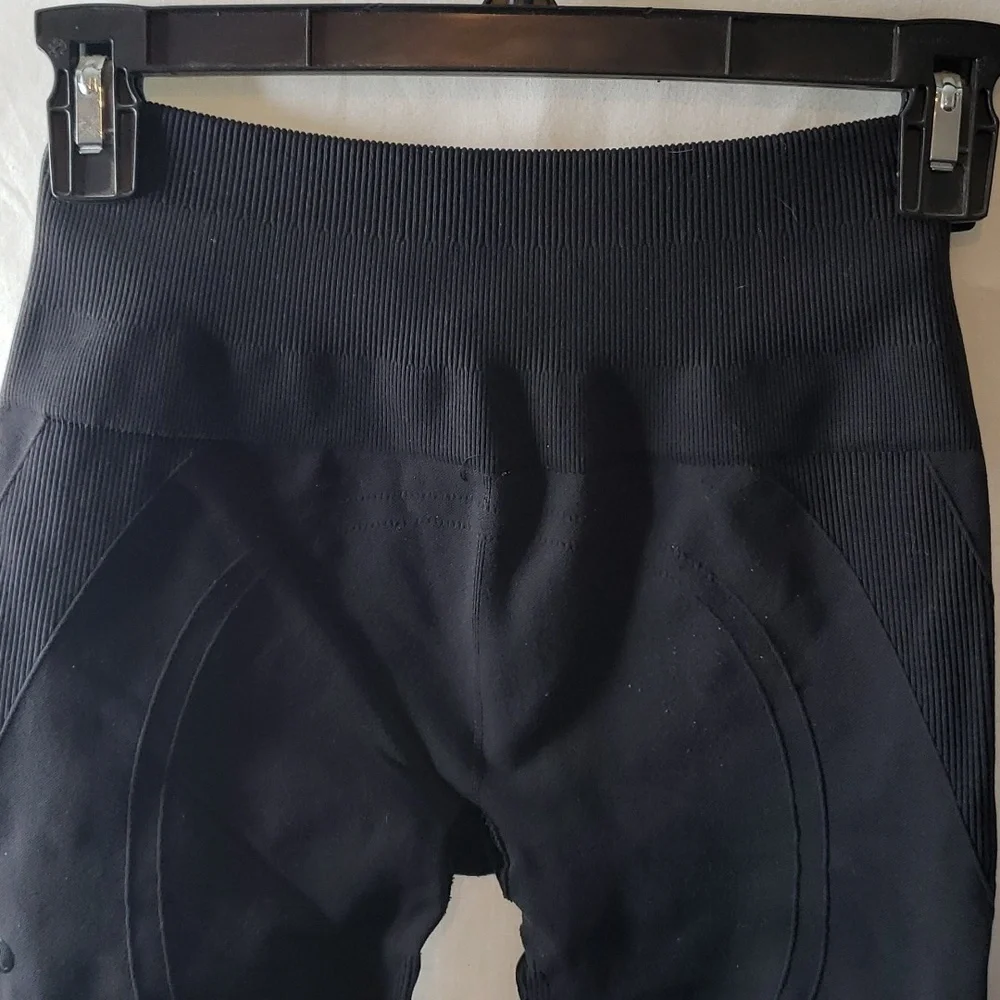 Lululemon Flow & Go Crop Leggings Size 2 - Picture 10 of 11